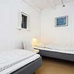 12 Person In Fano-by Traum *