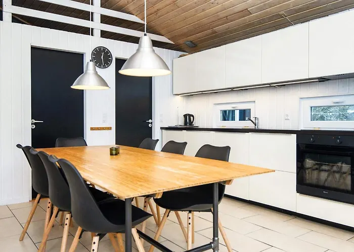 12 Person In Fano-by Traum